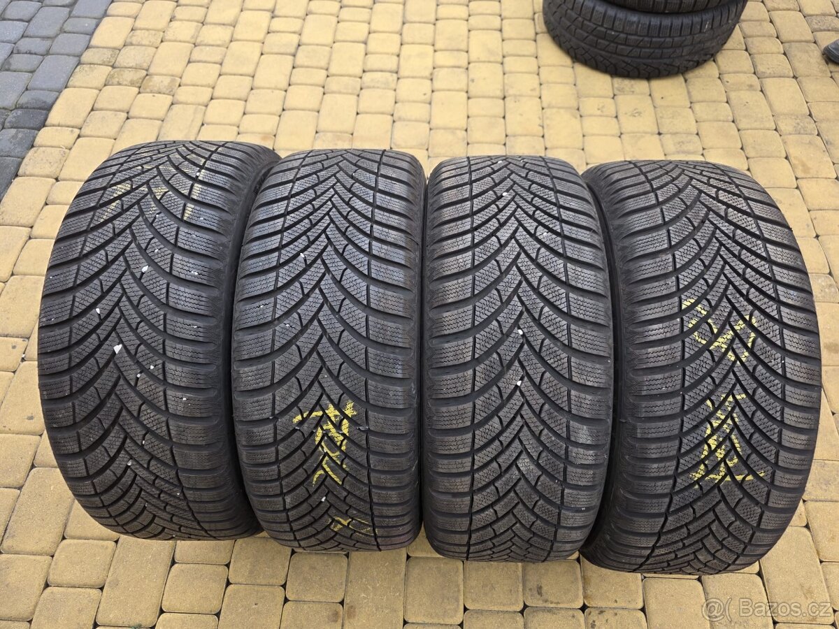 Sada zimních pneu 235/55 17" 103XL Semperit