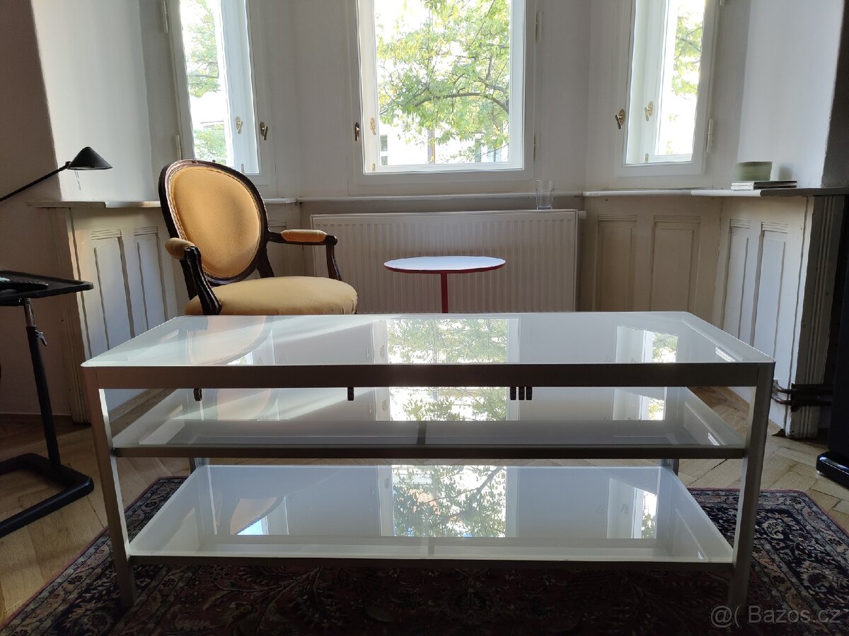 Ikea tv/hifi stolek Gettorp