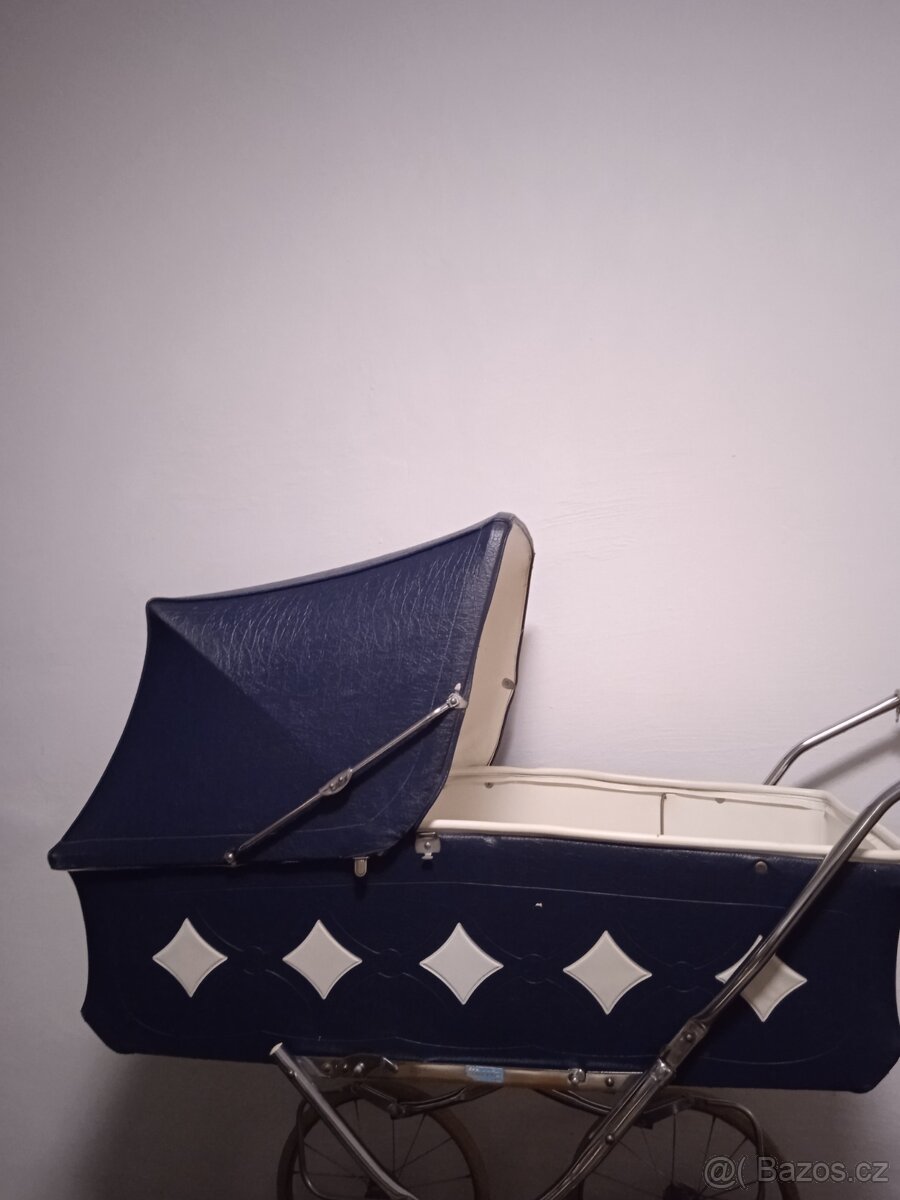 Retro kočárek Liberta korbička