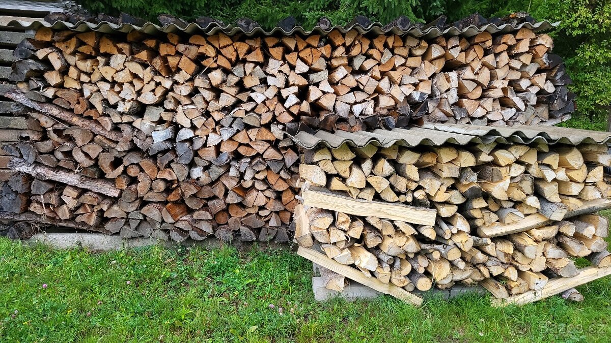 Topné  dříví SMRK 1m délka štípané