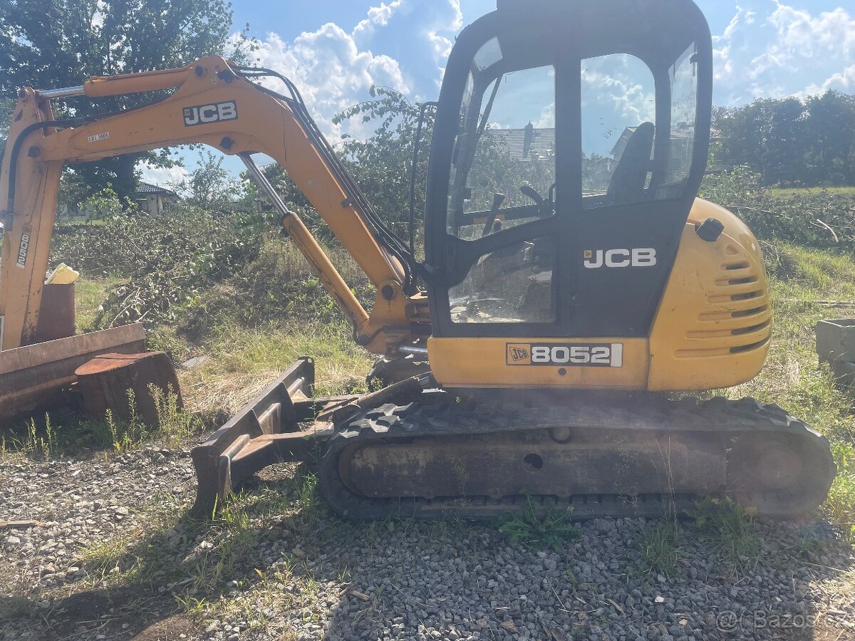 JCB 8052