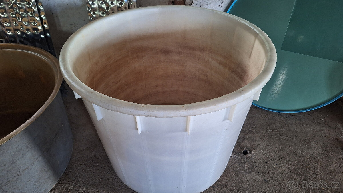 káď 500 plastová s víkem