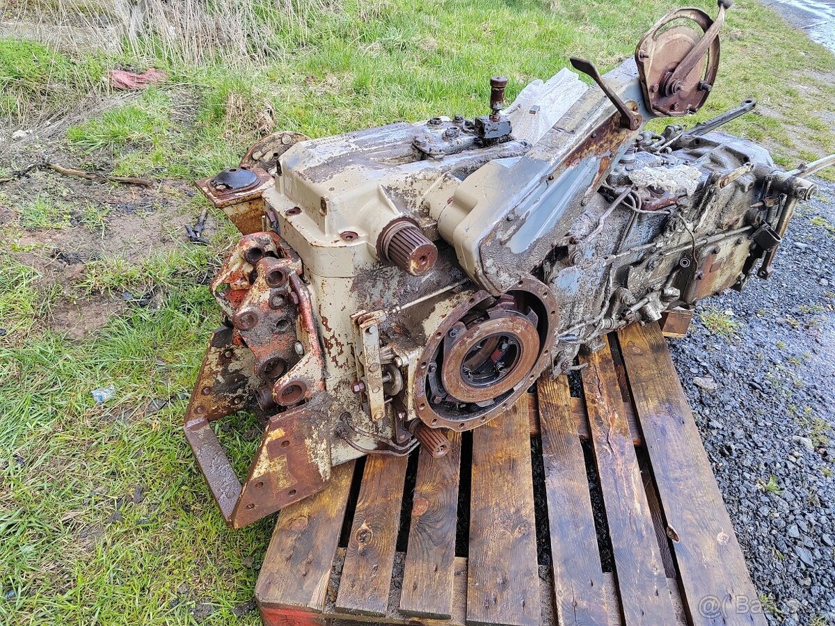 Díly převodovka,portály,hydraulika, náprava Zetor Crystal