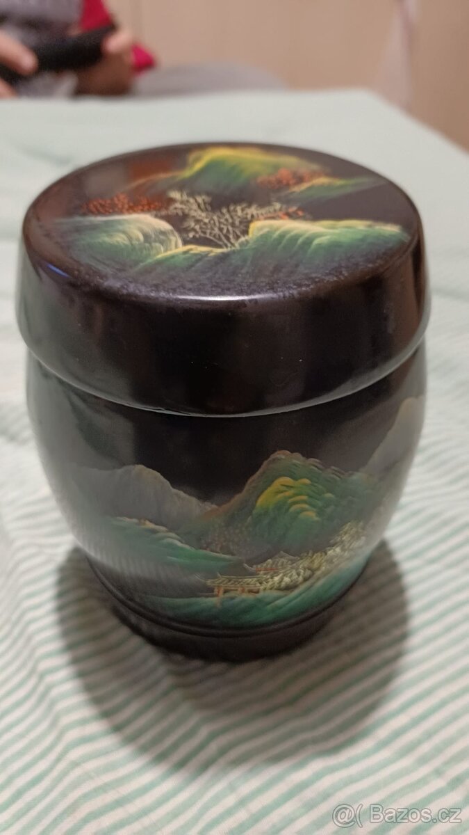 Japonská ručně malovaná dřevěná dóza