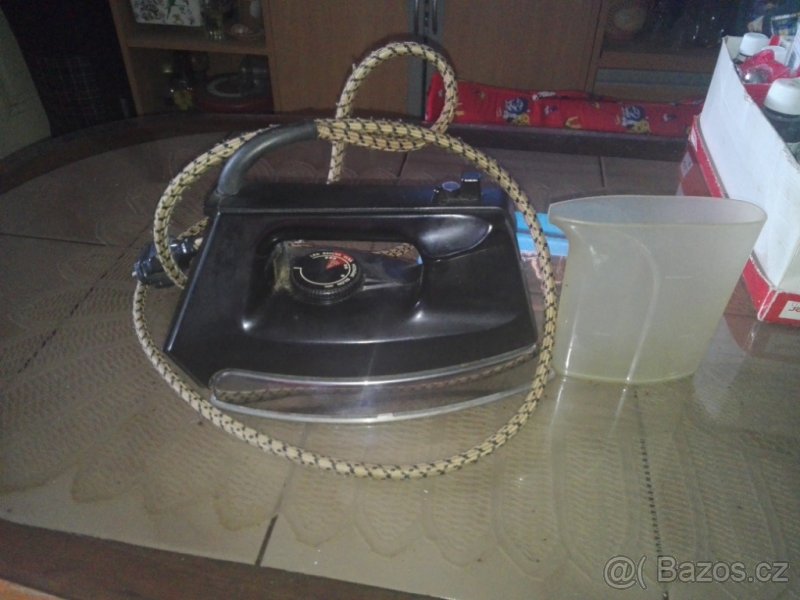 Prodám tuto retro žehličku.