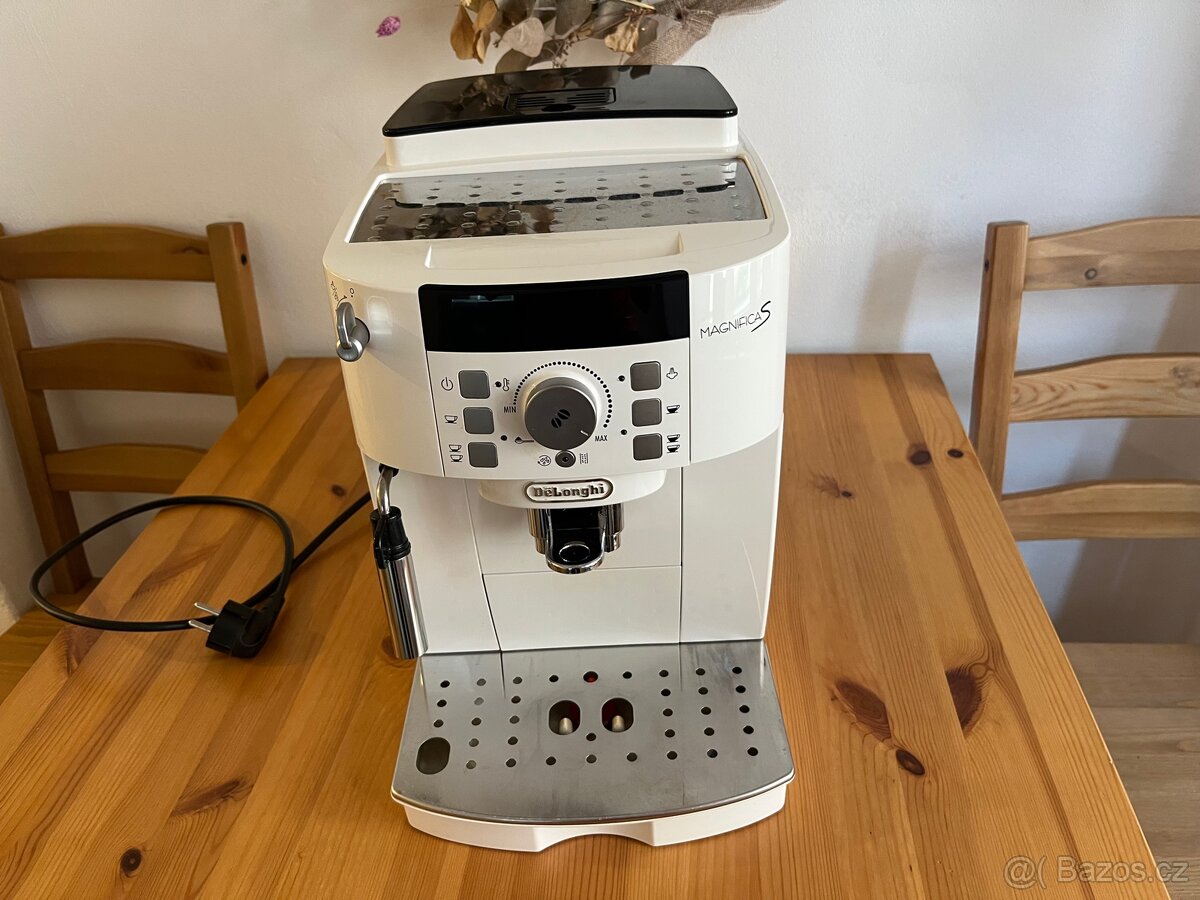 Kávovar De’Longhi Magnifica S - ECAM 22.110.W