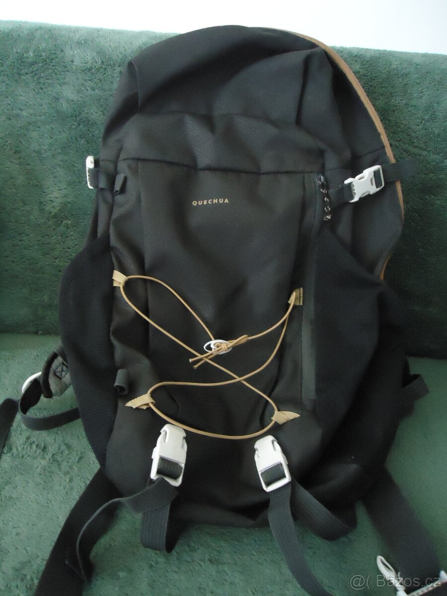 Quechua městský/volnočasový batoh, 30l