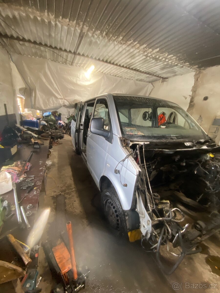 Volkswagen t5 caravelle