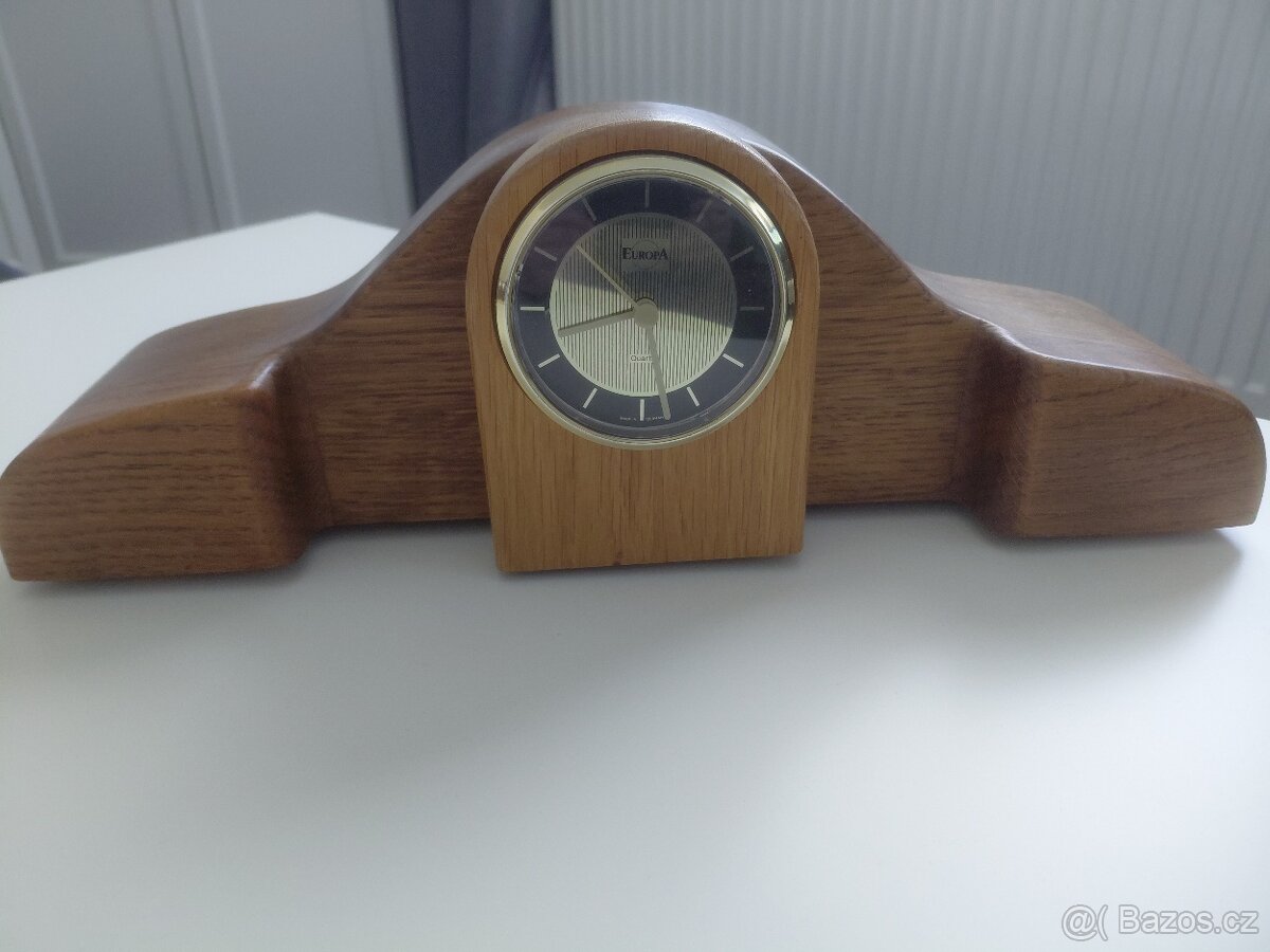 DŘEVĚNÉ HODINY EUROPA QUARTZ