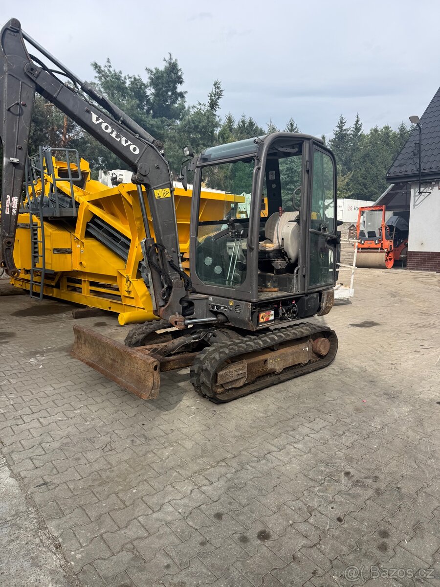 Minibagr Volvo ec27c