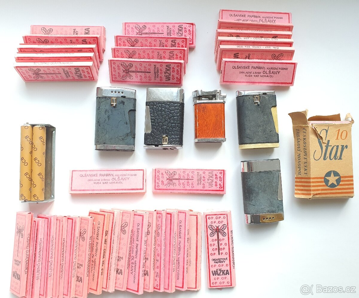 sbírka cigaretových zapalovačů, rolovacích papírků