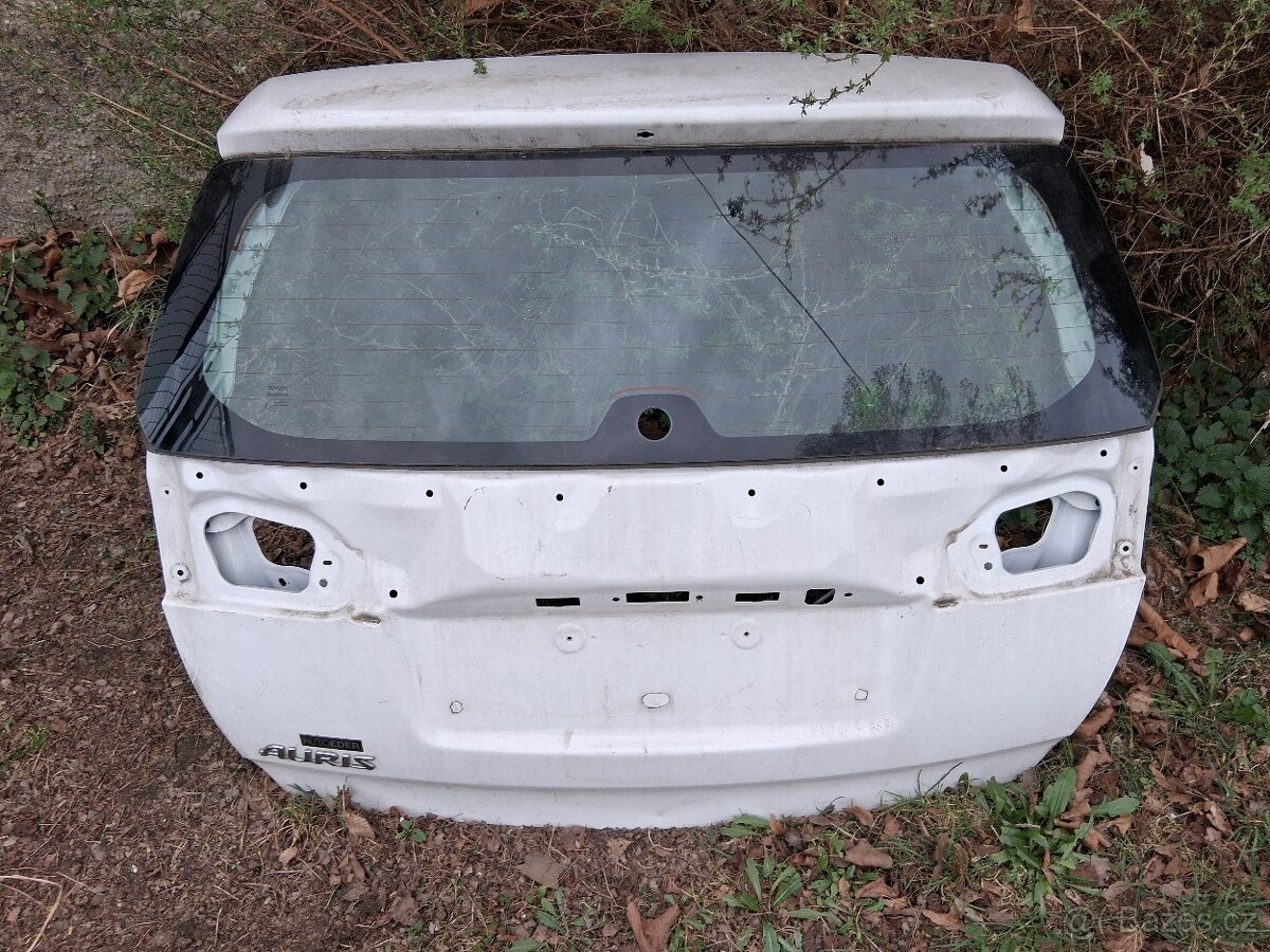 Toyota auris combi zadni dvere