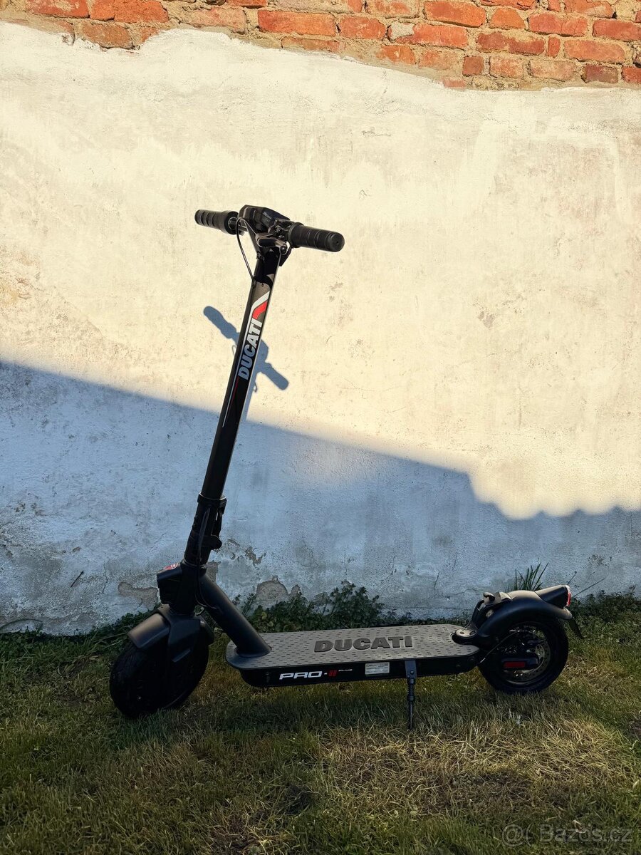 Elektrická koloběžka DUCATI Pro-ll Plus
