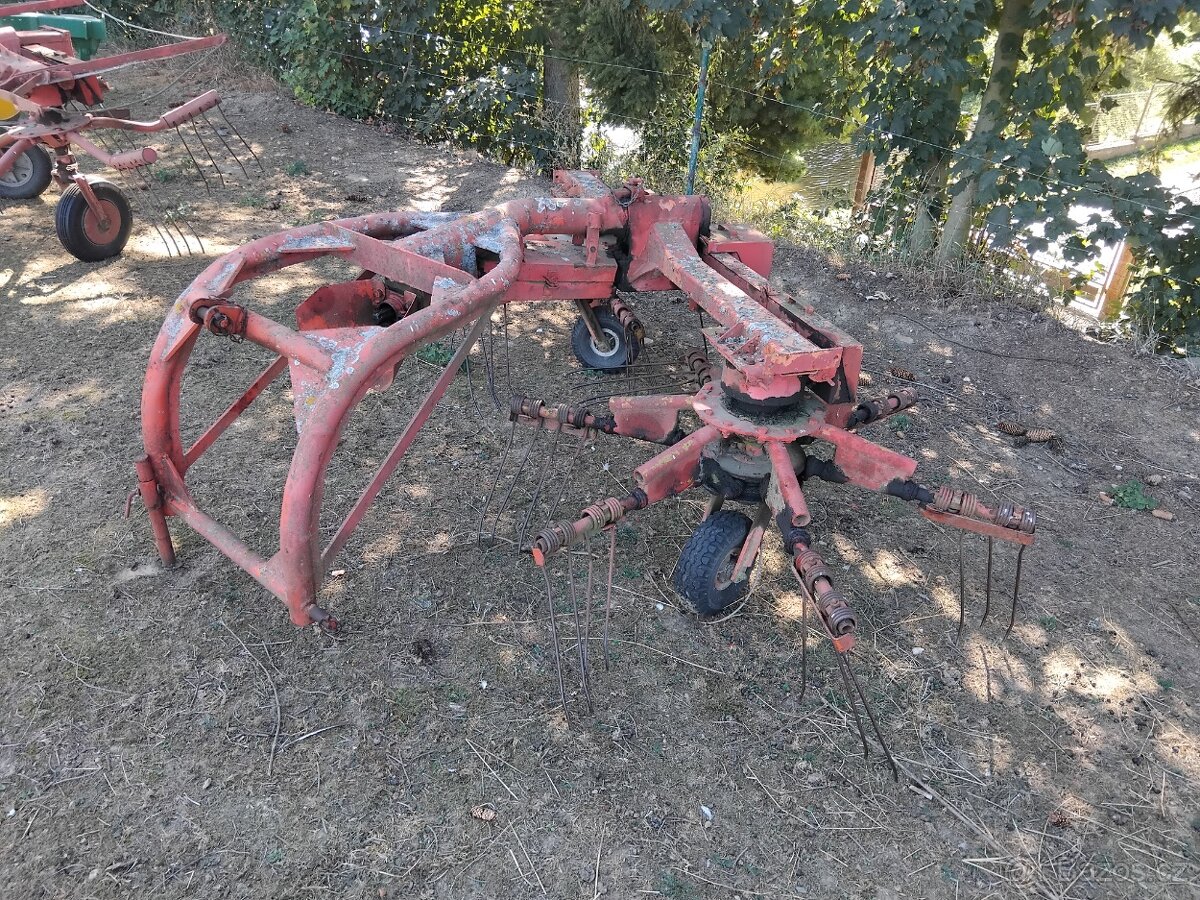 Prodám shrnovač-nahrabovač sena