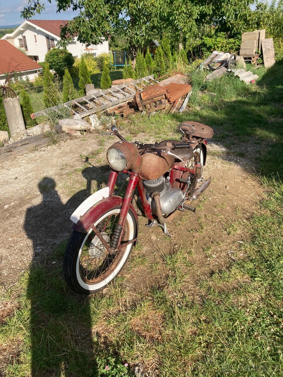 Predam Jawa 250 perák komunista