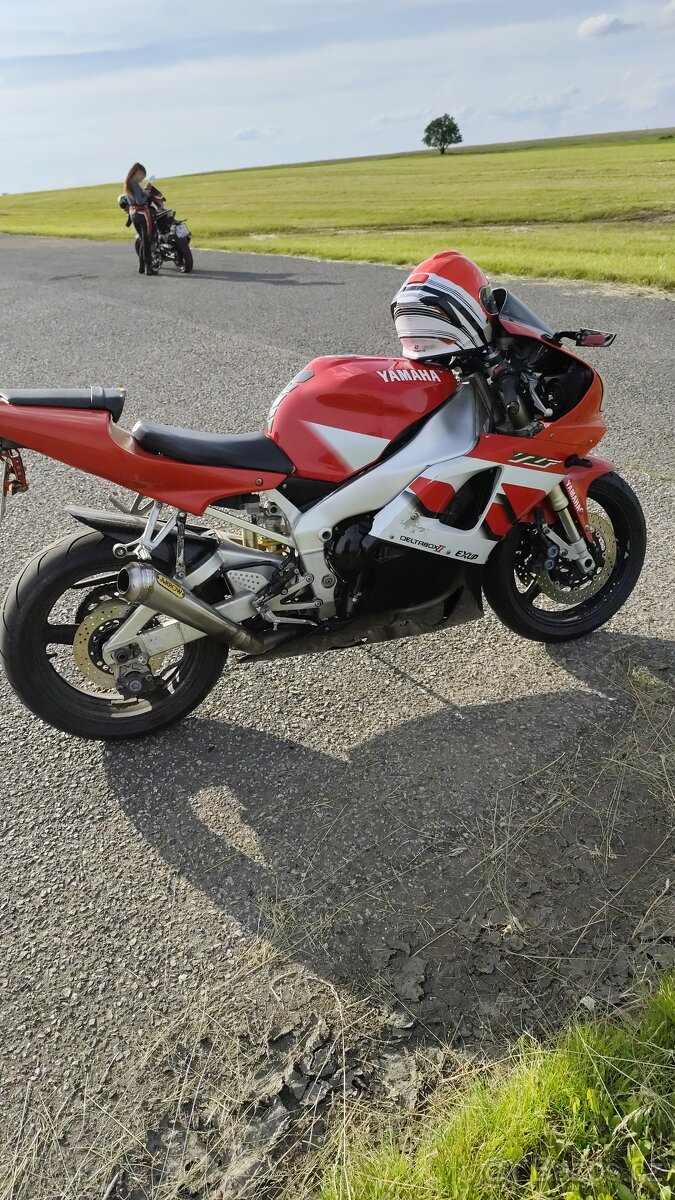 Yamaha R1 2000 zadřený motor