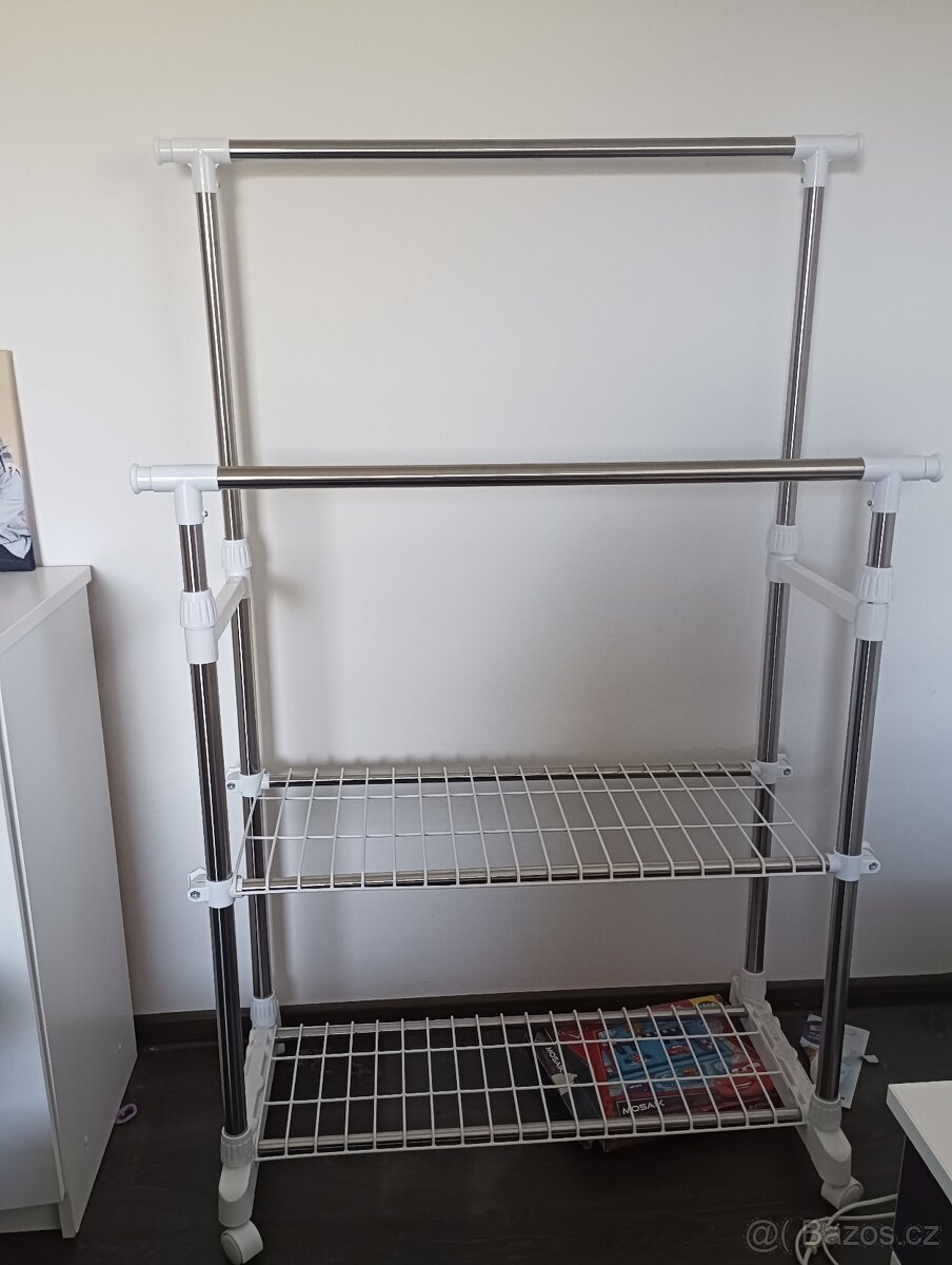 Stojan na oblečení nastavitelný