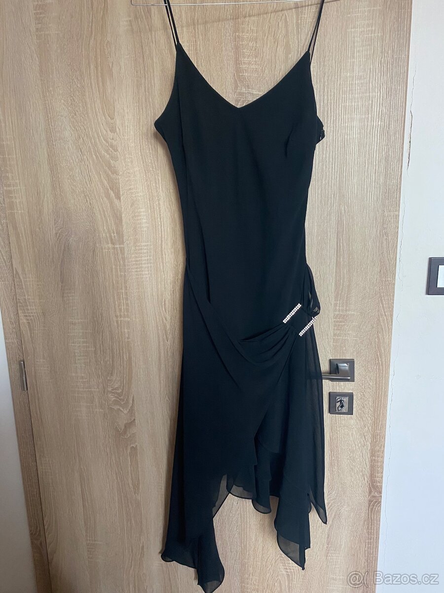 Elegantní společenské šaty