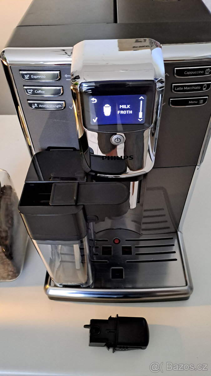 Automatický kávovar Philips na zrnkovou kávu