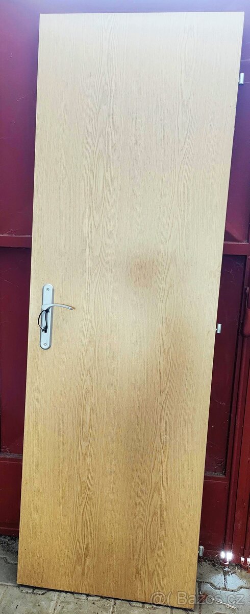 dveře interiérové, 60 cm, pravé, s kováním