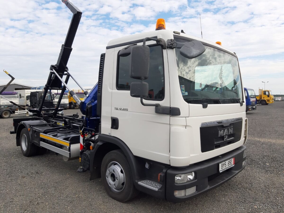 MAN NOSIČ KONTEJNERU S HYDRAULICKOU RUKOU PM 8022