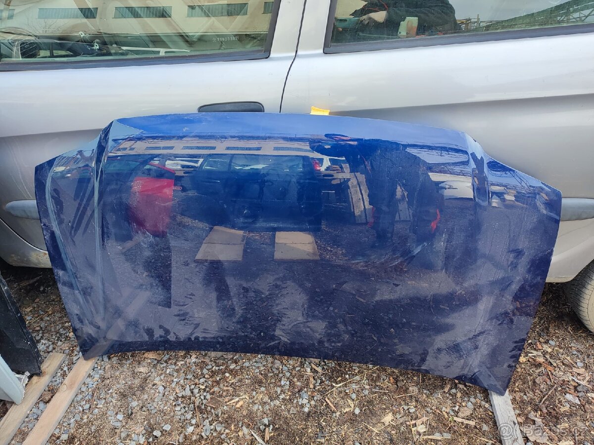 Volkswagen Touran kapota modrá metalíza