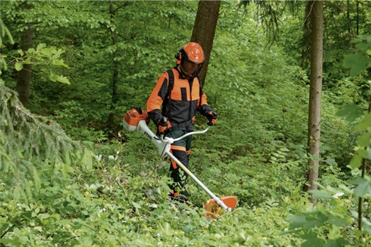 sečení křovinořezem