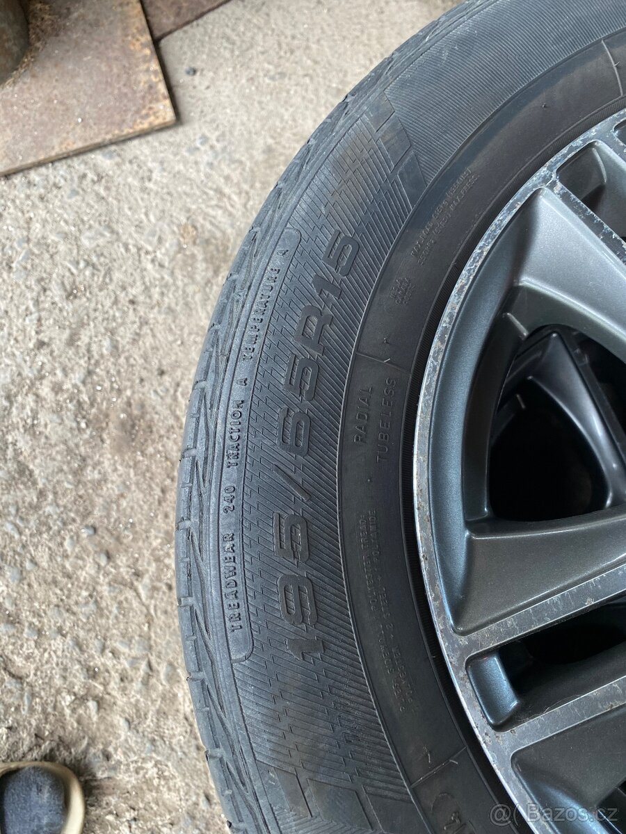Hliníkové disky s pneu- Ford