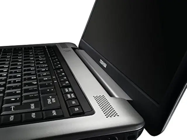 Top Slušný Notebook Toshiba Satellite A33-22W + Toshiba Dyna