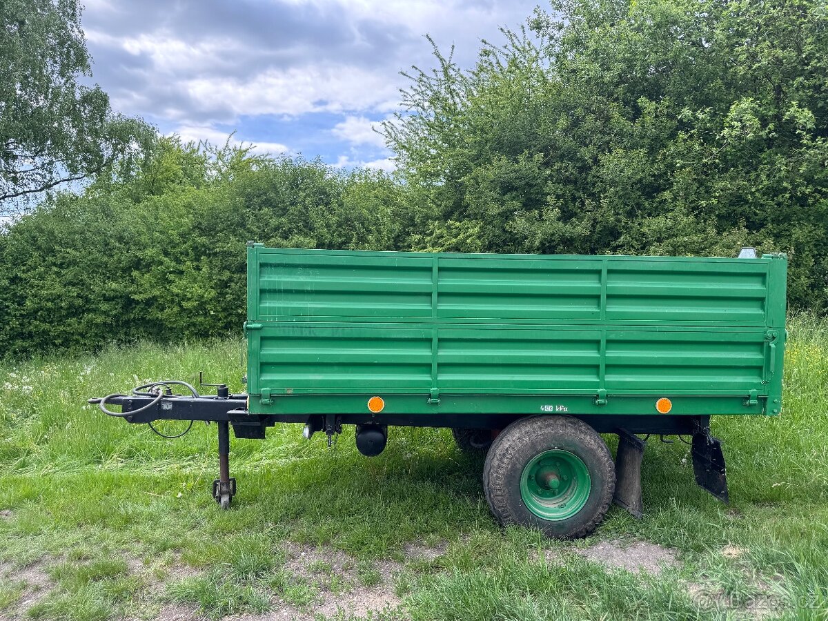 Náves za traktor