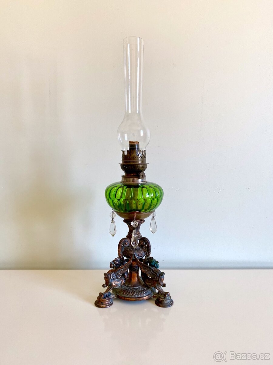 Starožitná figurální petrolejová lampa petrolejka