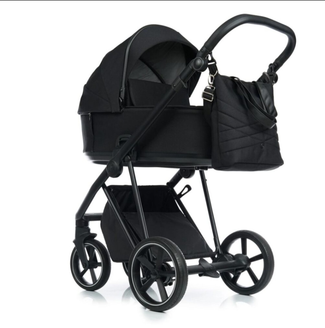 Kočárek Roan Ivi True Black
