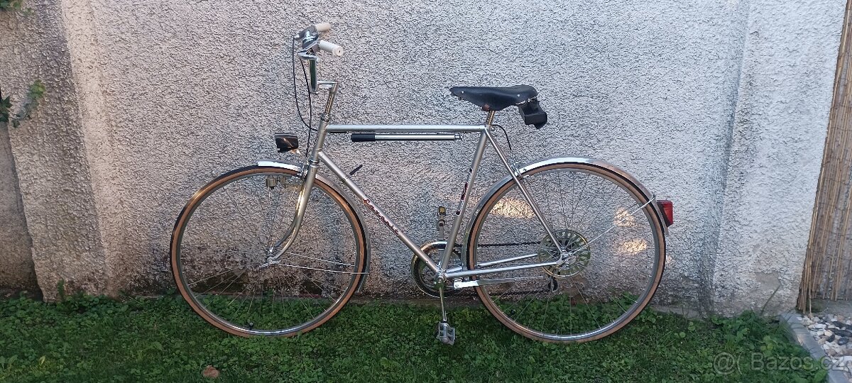 Pánské kolo favorit. Najeto asi 15 km.