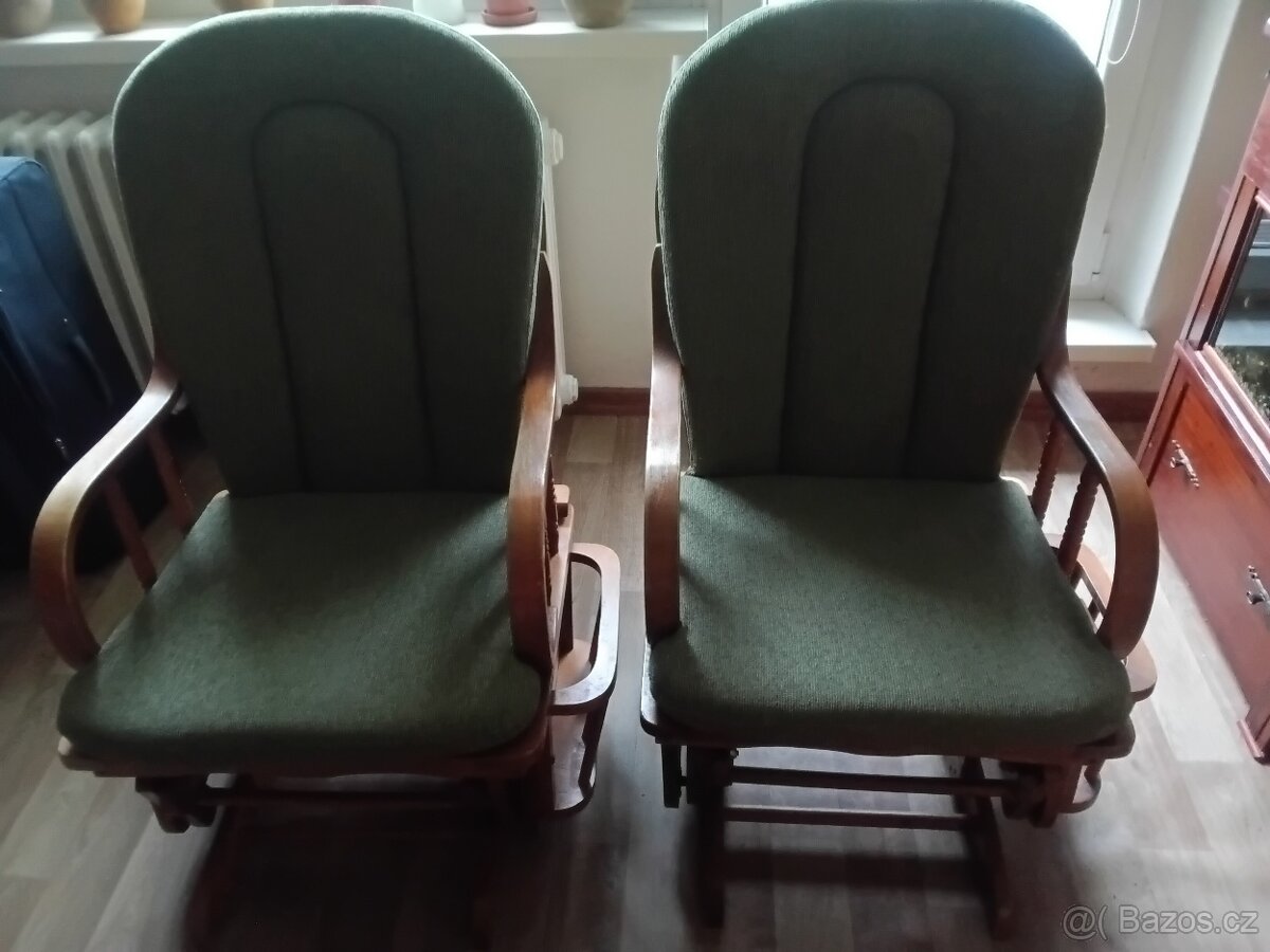 2x houpací křeslo dřevěné taburet