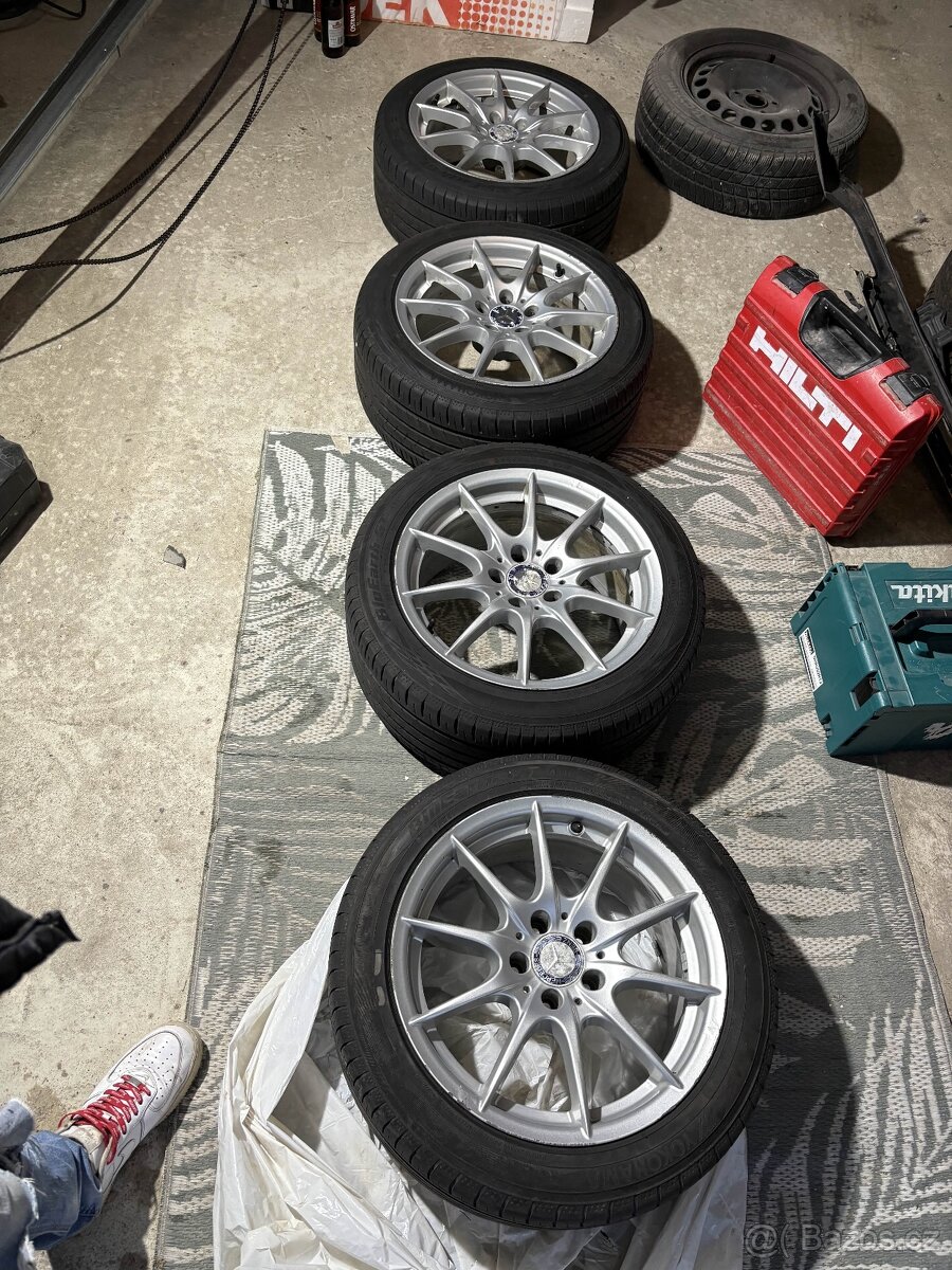 245/45 R17 LETNÍ MERCEDES BENZ YOKOHAMA BLUEARTH GT AE51