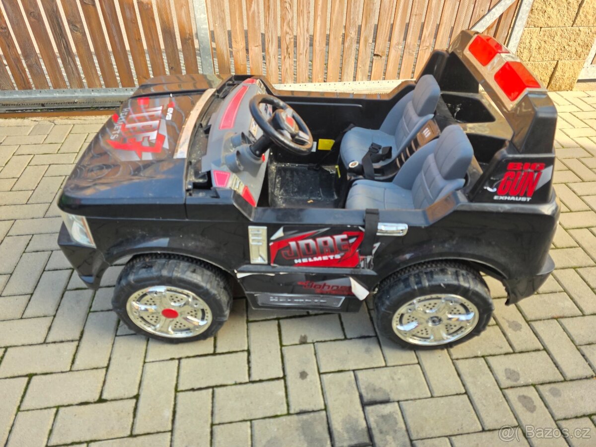 Dětské autíčko land rover