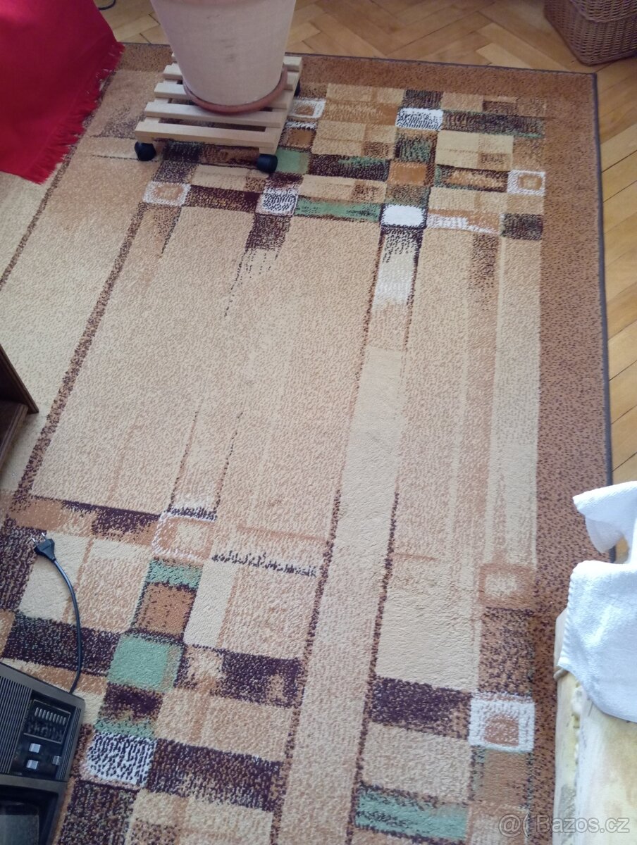 Prodám kusový koberec se vzorem 3x4 metry