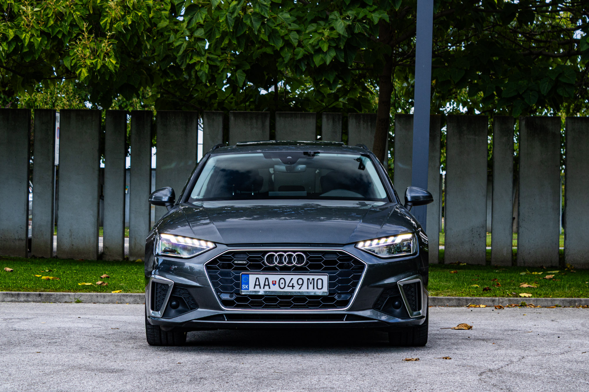 Audi A4 Avant 45 3.0 TDI S line quattro tiptronic / TOP STAV