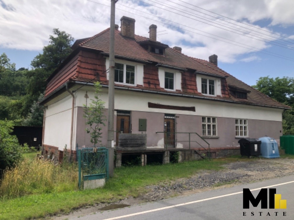 Prodej rodinného domu 325 m2, pozemek 1498 m2, Vraclávek