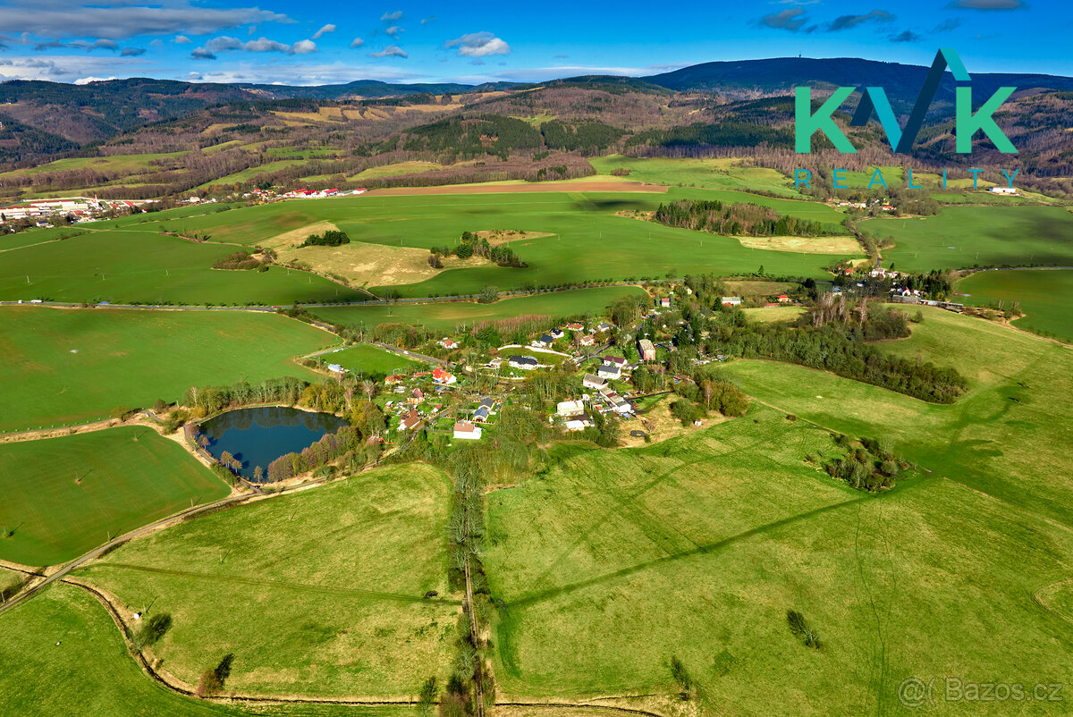 Pozemek o výměře 735 m², určený pro výstavbu rodinného domu,