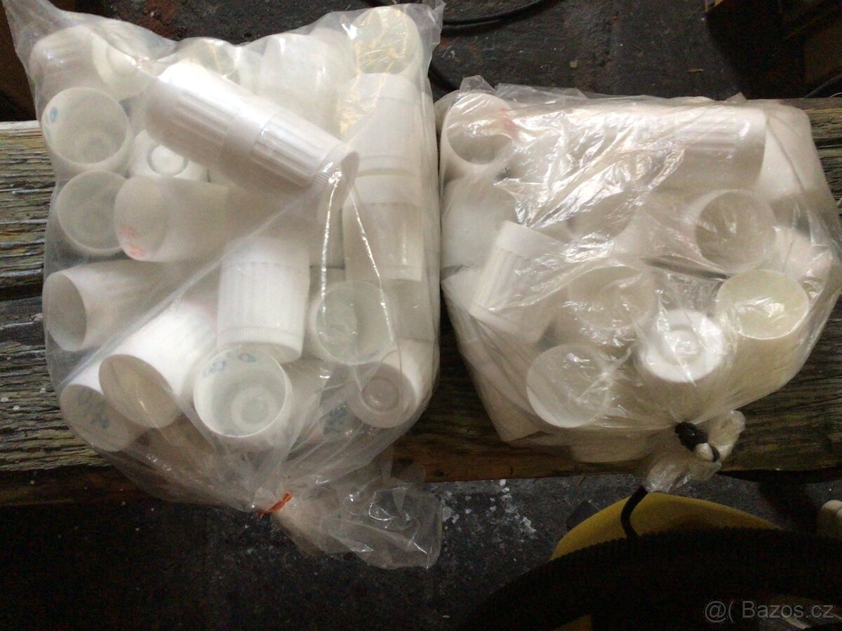 Plastové uzávěry na lahve