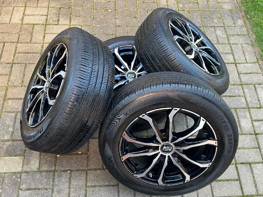 Alu kola 7.5x17 ET45,rozteč 114.3x5,pneu Hankook 225/60 R17