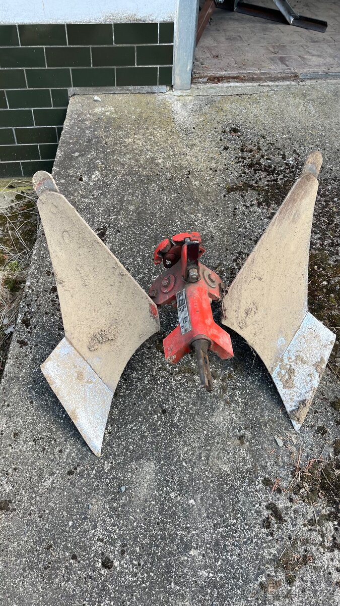 Oboustranný pluh vari