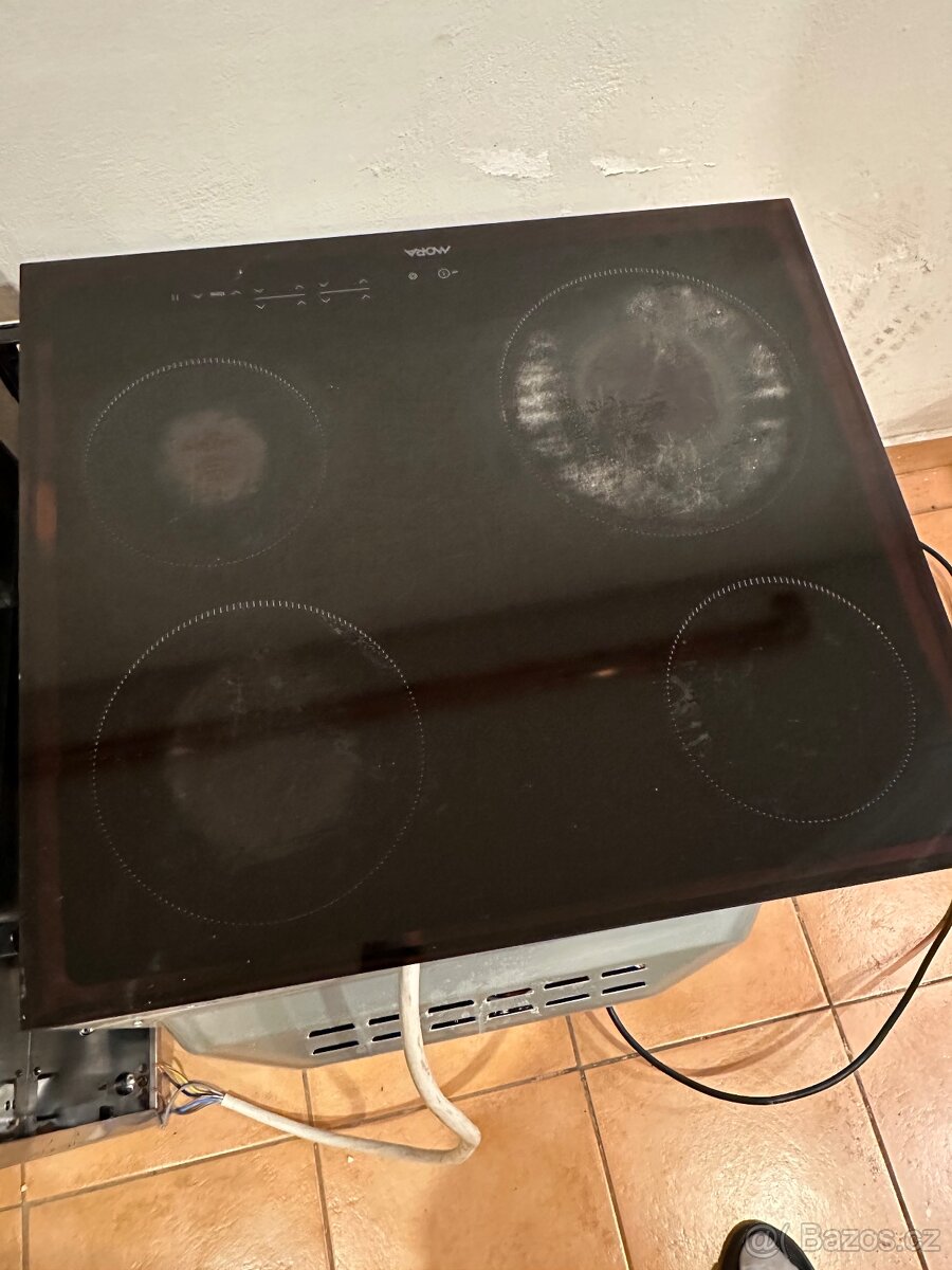 Sklokeramická deska