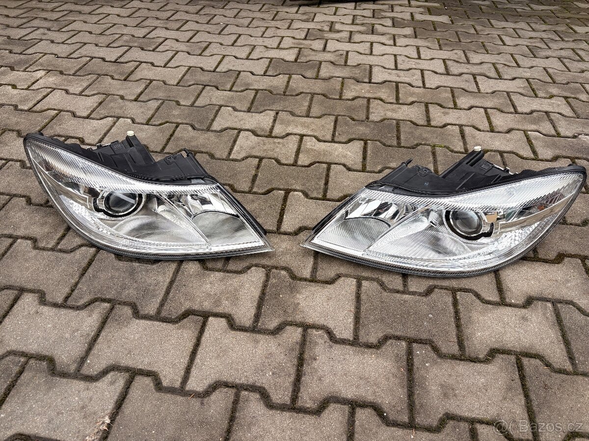 Zánovní Hella xenonové světlomety Škoda Octavia 2 facelift