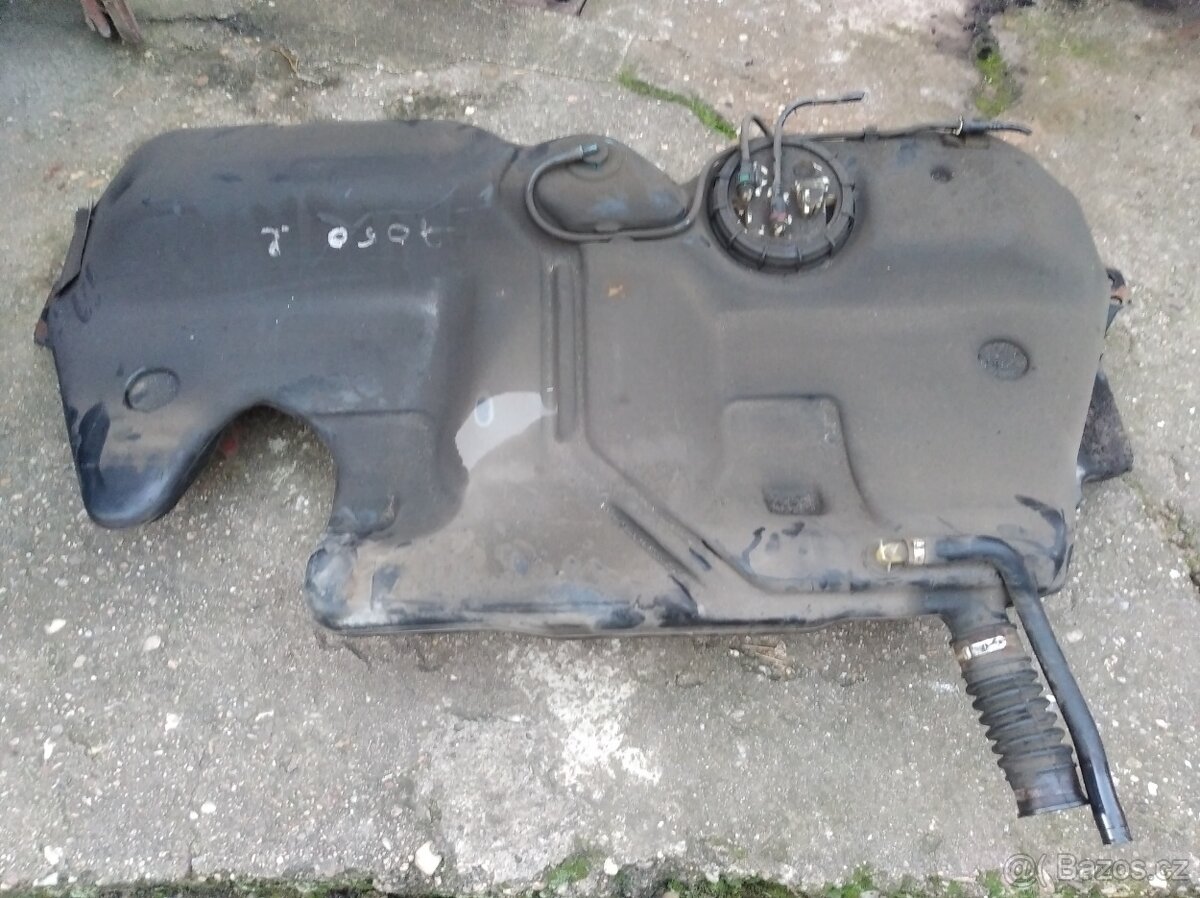 palivová nádrž renault megane scenic 1.6 rv.98