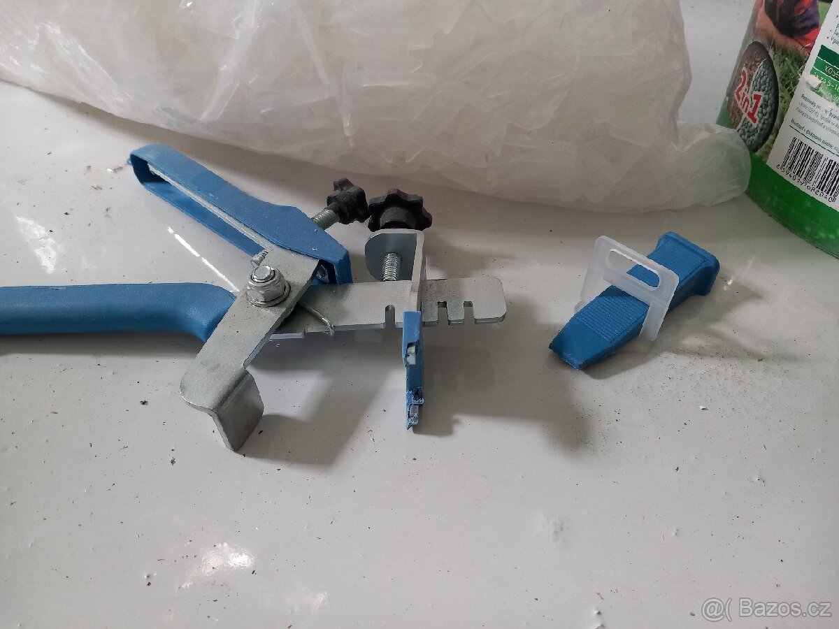 Leveling system pro pokládku obkladů a dlažby