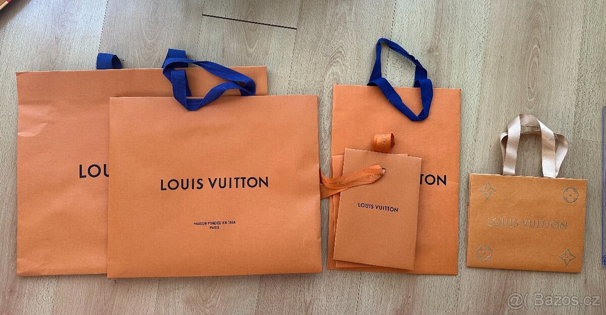 Papírové tašky značky LOUIS VUITTON