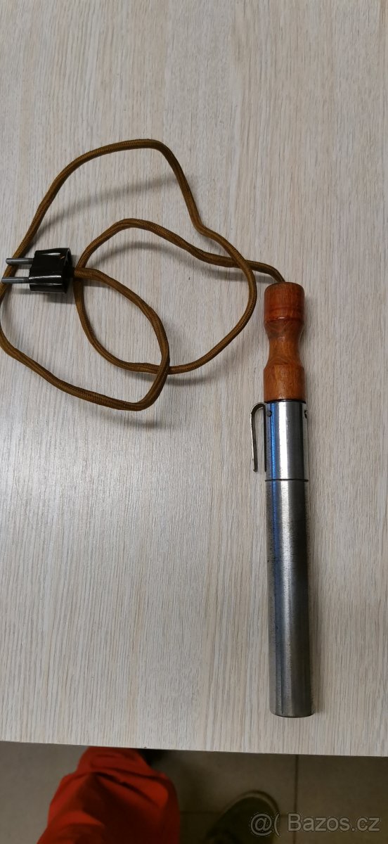 Starožitný retro elektrický ohřívač