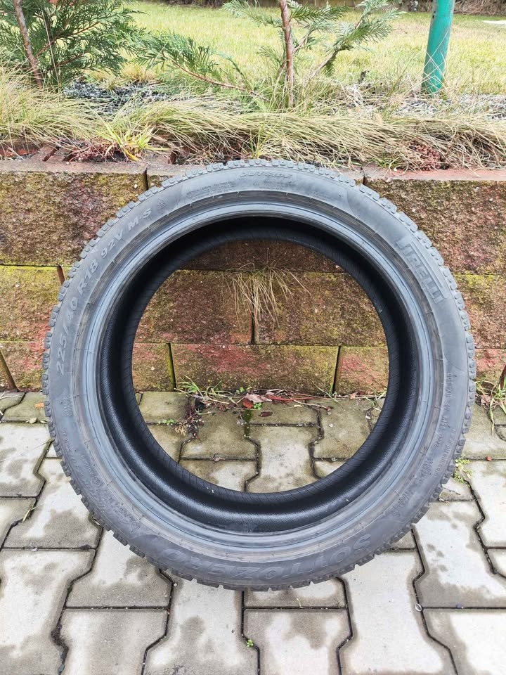 Zimní pneu 225/40 R18 Pirelli